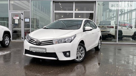 Toyota Corolla 2016  випуску Харків з двигуном 0 л бензин седан автомат за 465300 грн. 