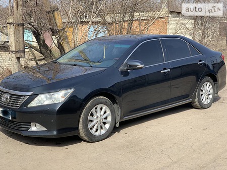 Toyota Camry 2012  випуску Луганськ з двигуном 2.5 л  седан автомат за 15300 долл. 