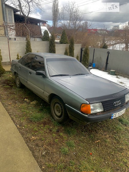 Audi 100 1983  випуску Чернівці з двигуном 1.8 л  седан механіка за 2200 долл. 