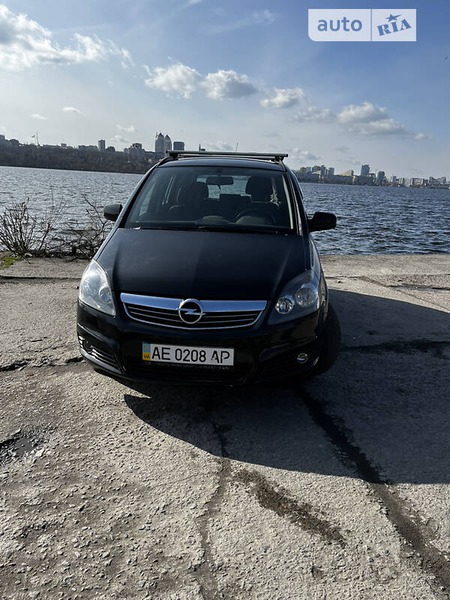 Opel Zafira Tourer 2012  випуску Дніпро з двигуном 1.8 л бензин мінівен  за 7200 долл. 