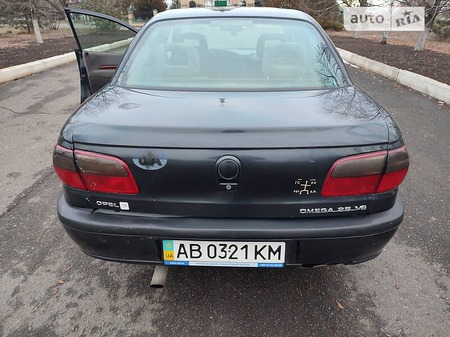 Opel Omega 1998  випуску Донецьк з двигуном 2.5 л  седан автомат за 3000 долл. 