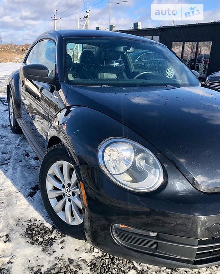 Volkswagen Beetle 2015  випуску Львів з двигуном 1.8 л бензин купе автомат за 9200 долл. 