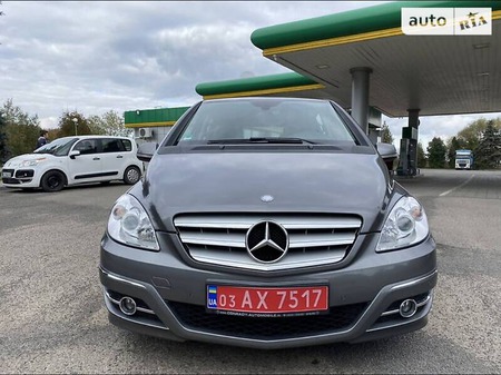 Mercedes-Benz B 180 2009  випуску Львів з двигуном 2 л дизель хэтчбек автомат за 9300 долл. 