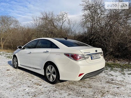 Hyundai Sonata 2012  випуску Одеса з двигуном 2.4 л гібрид седан автомат за 11200 долл. 