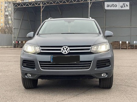 Volkswagen Touareg 2011  випуску Миколаїв з двигуном 3 л дизель позашляховик автомат за 19600 долл. 