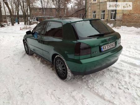 Audi A3 Limousine 1998  випуску Харків з двигуном 1.6 л бензин хэтчбек механіка за 4500 долл. 