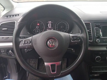 Volkswagen Sharan 2013  випуску Харків з двигуном 2 л дизель мінівен механіка за 16500 долл. 