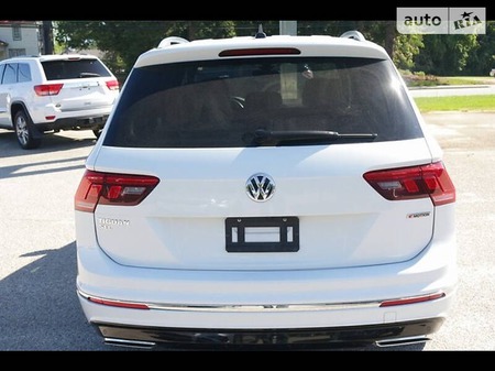 Volkswagen Tiguan 2020  выпуска Одесса с двигателем 0 л бензин внедорожник автомат за 33400 долл. 