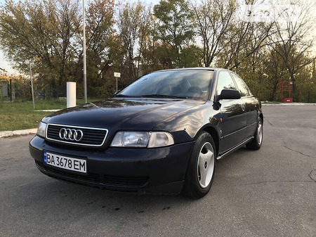 Audi A4 Limousine 1995  випуску Кропивницький з двигуном 1.6 л бензин седан механіка за 4200 долл. 