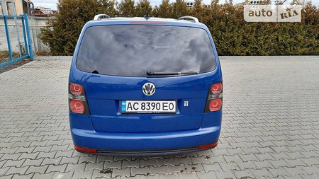 Volkswagen Touran 2009  випуску Луцьк з двигуном 2 л дизель мінівен автомат за 9500 долл. 