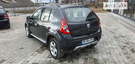 Dacia Sandero Stepway 2011  випуску Івано-Франківськ з двигуном 1.5 л дизель універсал  за 6800 долл. 