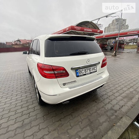 Mercedes-Benz B 220 2013  випуску Львів з двигуном 2.2 л дизель хэтчбек автомат за 13700 долл. 