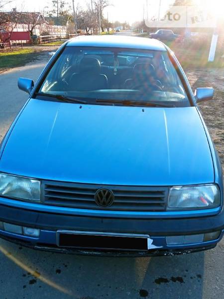 Volkswagen Vento 1993  випуску Херсон з двигуном 2 л бензин седан механіка за 3000 долл. 