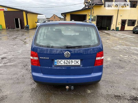 Volkswagen Touran 2004  випуску Львів з двигуном 1.6 л бензин мінівен механіка за 5800 долл. 