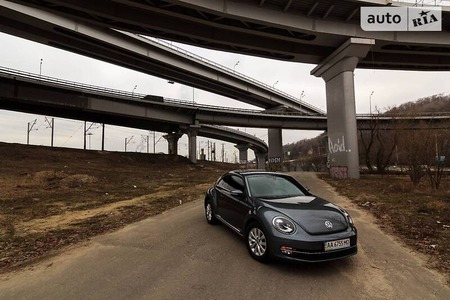Volkswagen Beetle 2013  випуску Київ з двигуном 1.4 л бензин хэтчбек автомат за 10499 долл. 