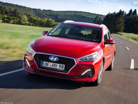 Hyundai i30 2022  випуску  з двигуном 1.5 л бензин універсал автомат за 580900 грн. 