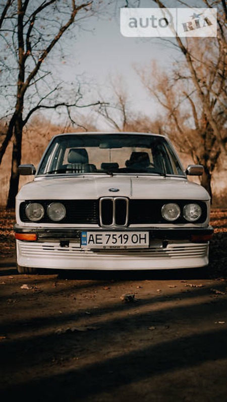 BMW 518 1979  випуску Дніпро з двигуном 2.5 л бензин седан механіка за 4200 долл. 