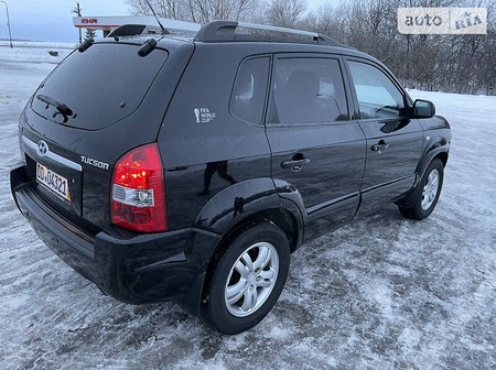 Hyundai Tucson 2006  випуску Івано-Франківськ з двигуном 2 л бензин позашляховик механіка за 7950 долл. 