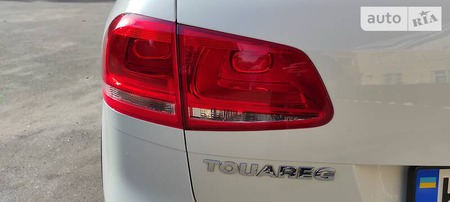 Volkswagen Touareg 2015  випуску Хмельницький з двигуном 3 л дизель позашляховик автомат за 28700 долл. 