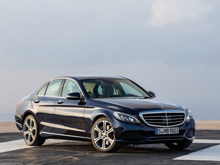 Mercedes-Benz C 300 2022  випуску  з двигуном 2 л бензин седан автомат за 1302317 грн. 