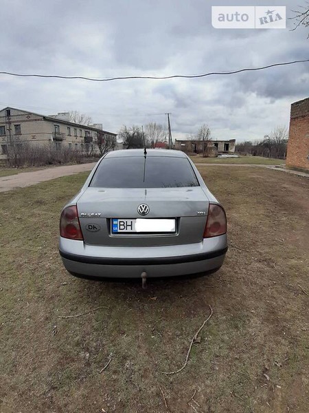 Volkswagen Passat 2003  випуску Херсон з двигуном 1.9 л дизель седан механіка за 4500 долл. 