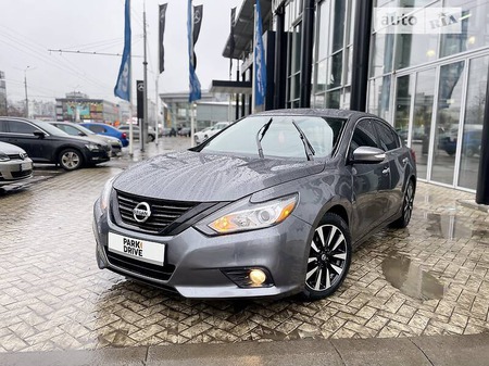 Nissan Altima 2018  випуску Харків з двигуном 2.5 л бензин седан автомат за 14000 долл. 