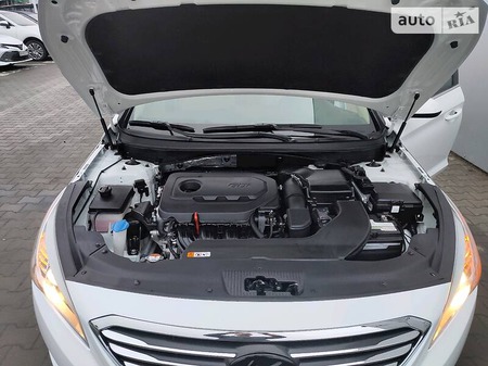 Hyundai Sonata 2016  випуску Вінниця з двигуном 2.4 л бензин седан автомат за 12500 долл. 