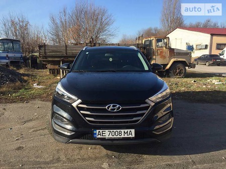 Hyundai Tucson 2016  випуску Дніпро з двигуном 2 л бензин позашляховик автомат за 18500 долл. 