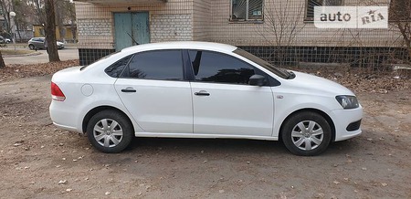 Volkswagen Polo 2013  випуску Київ з двигуном 1.6 л бензин седан механіка за 7350 долл. 