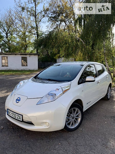 Nissan Leaf 2016  випуску Львів з двигуном 0 л електро хэтчбек автомат за 10600 долл. 