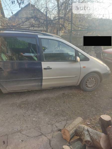 Volkswagen Sharan 1999  випуску Львів з двигуном 1.9 л дизель мінівен механіка за 1000 долл. 