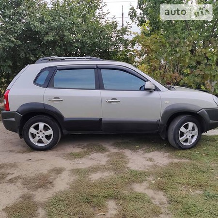 Hyundai Tucson 2008  випуску Дніпро з двигуном 0 л  позашляховик механіка за 9000 долл. 