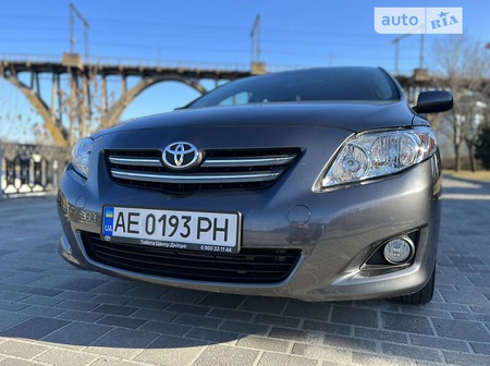 Toyota Corolla 2008  випуску Дніпро з двигуном 1.6 л бензин седан механіка за 10950 долл. 