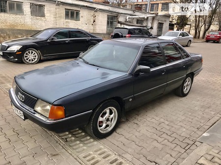 Audi 100 1989  випуску Чернівці з двигуном 2.3 л бензин седан механіка за 1000 долл. 