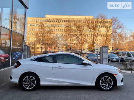 Honda Civic 2018  випуску Луганськ з двигуном 2 л бензин купе автомат за 17000 долл. 