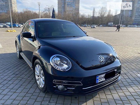 Volkswagen Beetle 2017  випуску Одеса з двигуном 2 л бензин хэтчбек автомат за 15999 долл. 