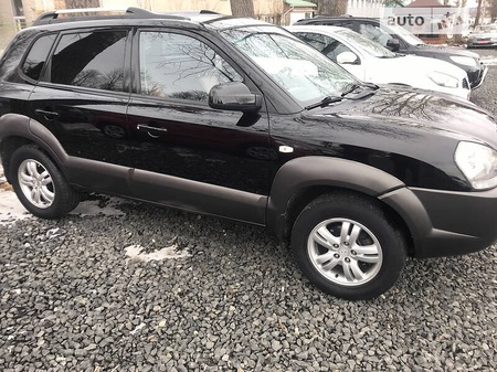 Hyundai Tucson 2006  випуску Луцьк з двигуном 2 л бензин позашляховик механіка за 8150 долл. 