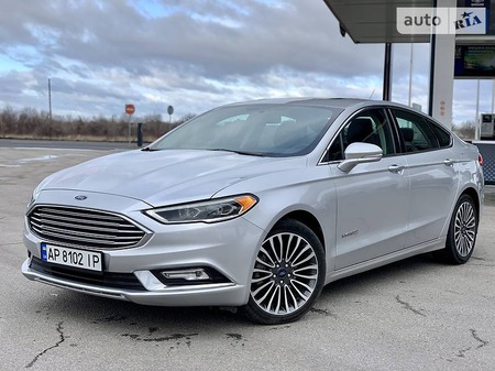 Ford Fusion 2018  випуску Дніпро з двигуном 2 л гібрид хэтчбек автомат за 18700 долл. 