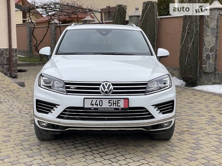 Volkswagen Touareg 2017  випуску Чернівці з двигуном 3 л дизель позашляховик автомат за 42800 долл. 