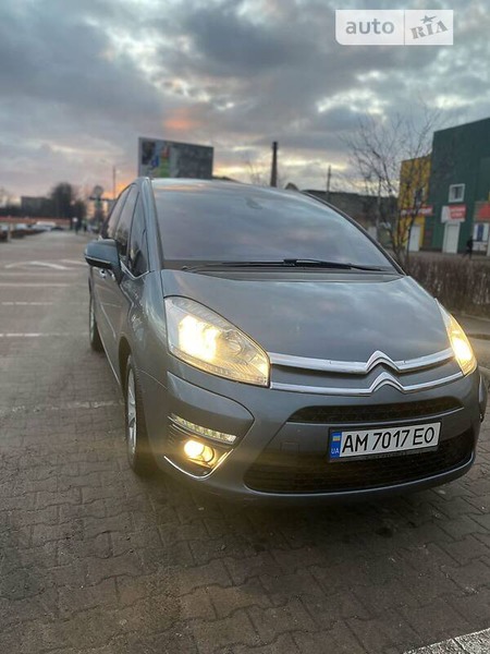 Citroen C4 Picasso 2010  випуску Житомир з двигуном 1.6 л дизель мінівен механіка за 6850 долл. 