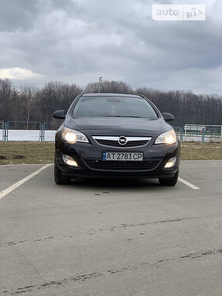 Opel Astra 2011  випуску Івано-Франківськ з двигуном 1.3 л дизель універсал механіка за 7900 долл. 