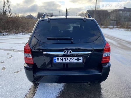 Hyundai Tucson 2006  випуску Житомир з двигуном 2 л бензин позашляховик механіка за 8999 долл. 