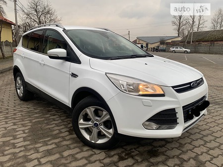 Ford Kuga 2015  випуску Львів з двигуном 0 л дизель позашляховик механіка за 15555 долл. 