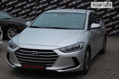 Hyundai Elantra 2017  випуску Одеса з двигуном 0 л бензин седан автомат за 13799 долл. 