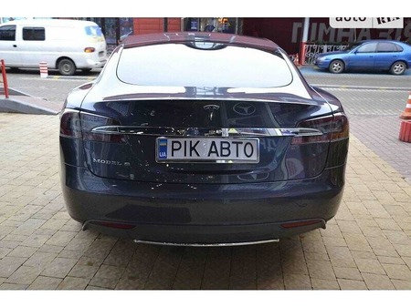 Tesla S 2015  випуску Львів з двигуном 0 л електро ліфтбек автомат за 27900 долл. 