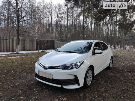 Toyota Corolla 2018  випуску Харків з двигуном 1.6 л бензин седан механіка за 16800 долл. 