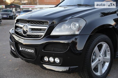 Mercedes-Benz GL 450 2006  випуску Харків з двигуном 4.7 л бензин позашляховик автомат за 14000 долл. 