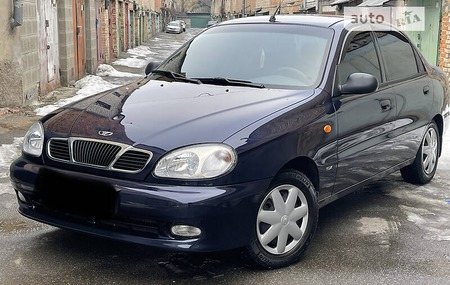 Daewoo Lanos 2004  випуску Київ з двигуном 1.6 л бензин седан механіка за 6200 долл. 