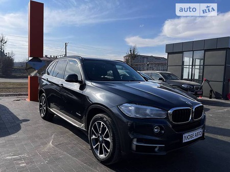 BMW X5 2015  випуску Львів з двигуном 0 л бензин позашляховик автомат за 34100 долл. 