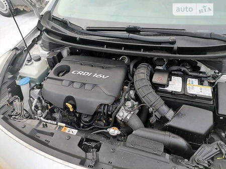 Hyundai i30 2014  випуску Ужгород з двигуном 1.6 л дизель хэтчбек механіка за 9600 долл. 